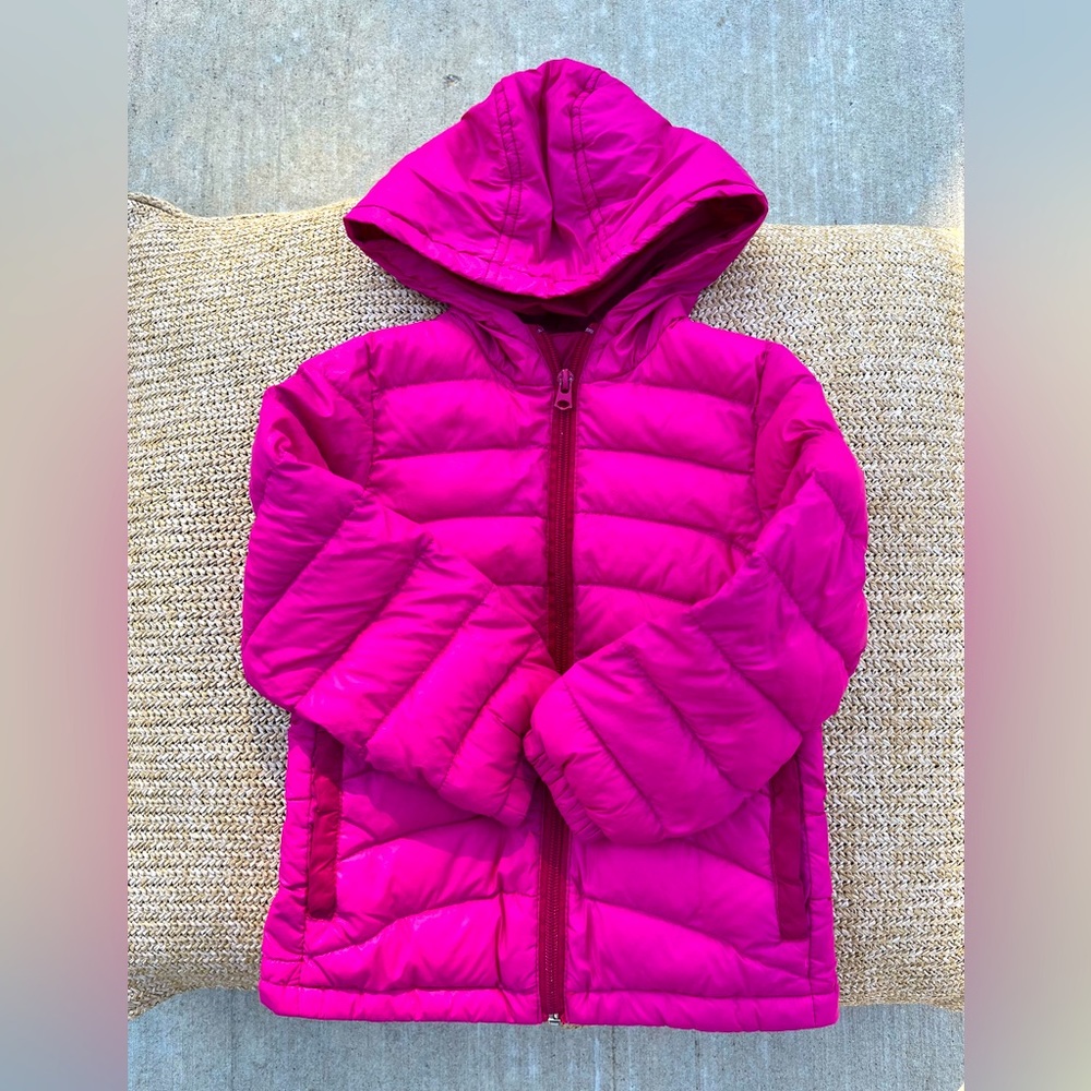 Size 2/3 Pink puffer packable down jacket with hood